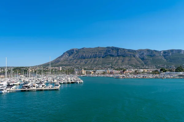 Denia Limanı 'nda tekneler. Alicante. Valensiyalı Cemaati. İspanya. Avrupa. 1 Temmuz 2021