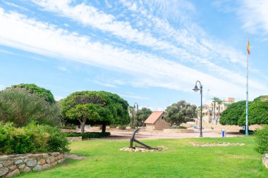 Torre del Moro 'daki bahçe ya da Cabo Cervera, Torrevieja, Alicante' deki Cabo Cervera. Valensiyalı Cemaati. İspanya. Avrupa. 15 Temmuz 2021