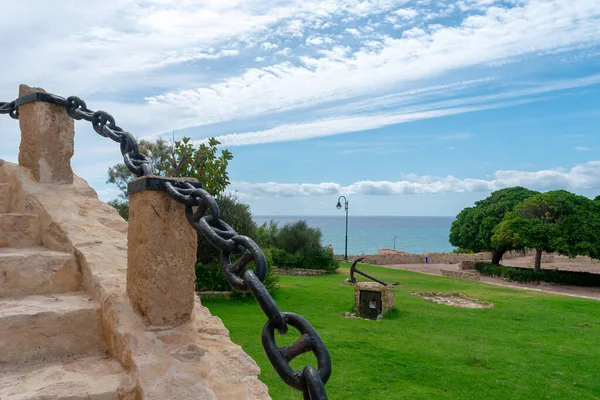 Torrevieja, Alicante 'deki Cabo Cervera' daki Moor ya da Cabo Cervera kulesi. Valensiyalı Cemaati. İspanya. Avrupa. 15 Temmuz 2021