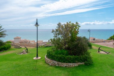 Torre del Moro 'daki bahçe ya da Cabo Cervera, Torrevieja, Alicante' deki Cabo Cervera. Valensiyalı Cemaati. İspanya. Avrupa. 15 Temmuz 2021