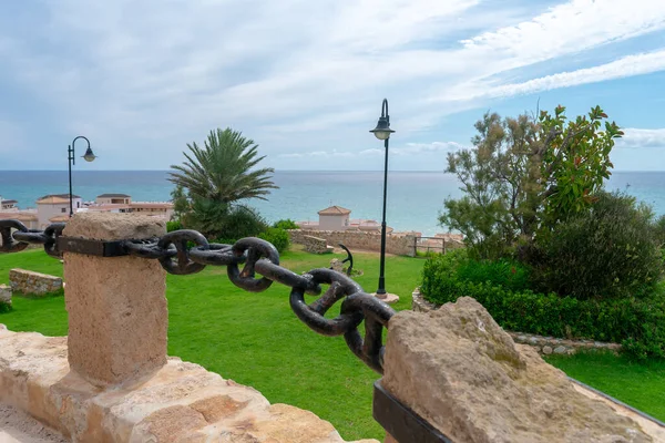 Torrevieja, Alicante 'deki Cabo Cervera' daki Moor ya da Cabo Cervera kulesi. Valensiyalı Cemaati. İspanya. Avrupa. 15 Temmuz 2021