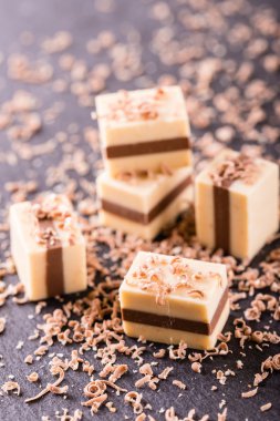 Kayrak taşı ile çikolata shawings kaç nuga küpleri