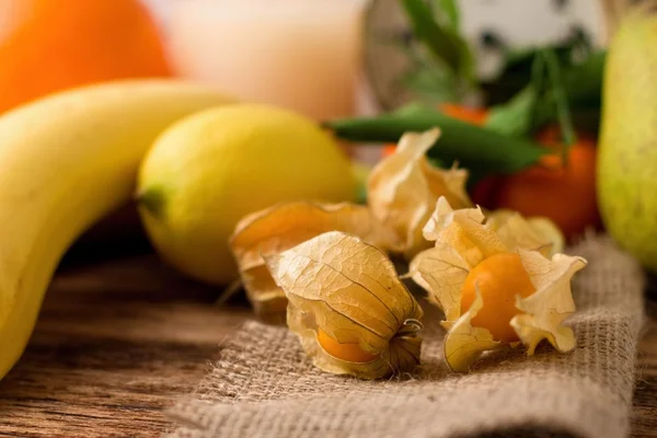 Gooseberry on jute cloth and other fruit in background2 — Stock Photo, Image