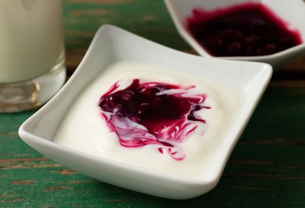 Detail of berry fruit spirals in white yogurt — Stock Photo, Image