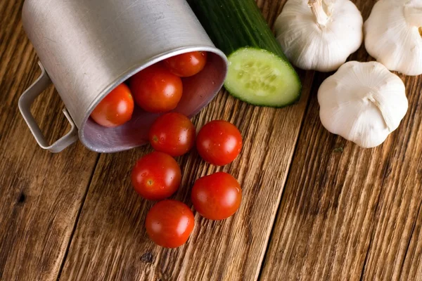 Cherry tomatoes in aluminum cup and various vegetable — 图库照片