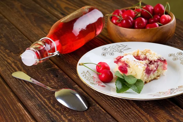 Cherries with pie plus lemonade in glass bottle — Stock Photo, Image