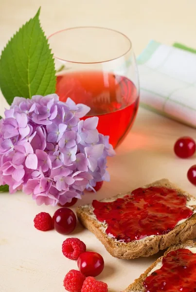 Toast bread with marmalade and fruit around — Stock Photo, Image