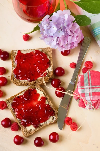 Morning breakfast with toast and fruit marmalade — Stock Photo, Image