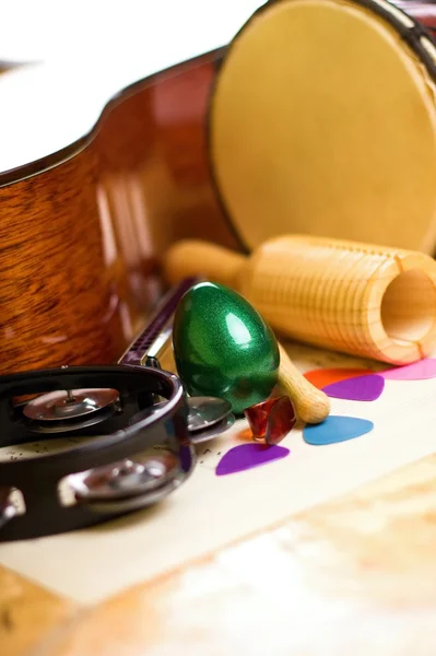 Green egg shaker among other instruments — Stock Photo, Image