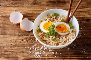 Geleneksel çorba modern kase üzerinde Üstten Görünüm