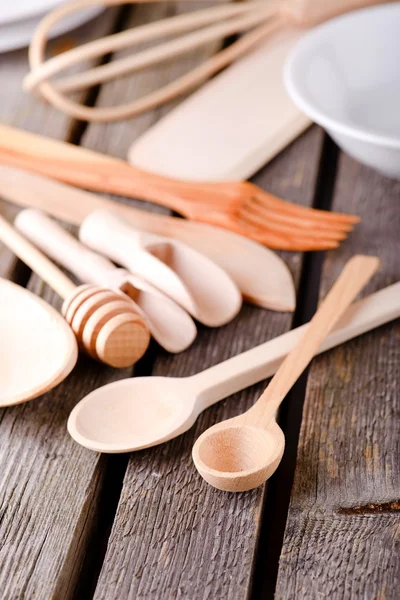 Cuchara de madera sobre tabla de madera — Foto de Stock