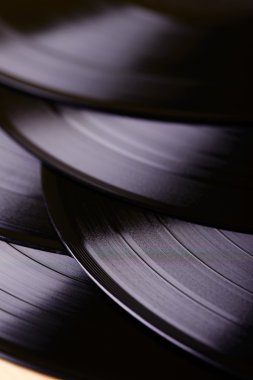 Tablo üzerinde birkaç Lp kayıtları