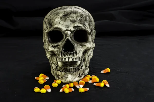 Skull and Candy Corn — Stock Photo, Image