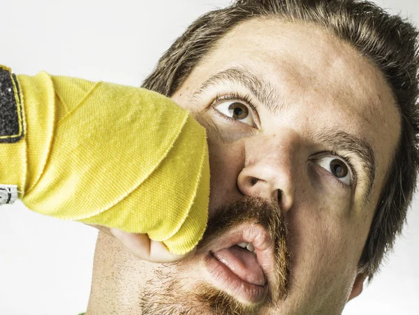 Mann wird geschlagen — Stockfoto