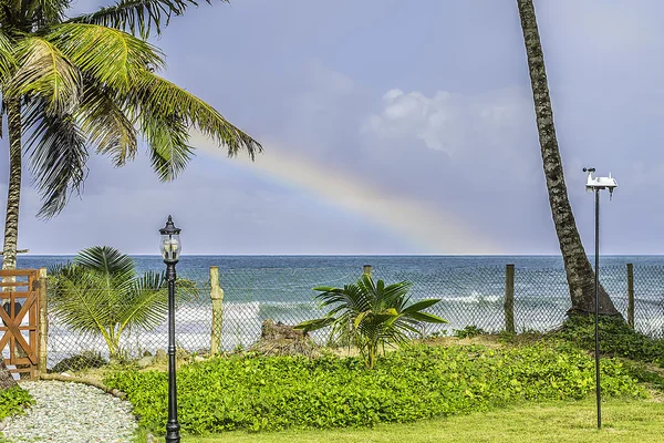 Kustnära Beach Rainbow — Stockfoto