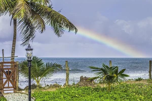 Kustnära Beach Rainbow — Stockfoto