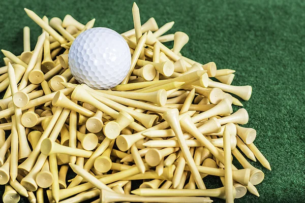 Golf Tees ve topları — Stok fotoğraf