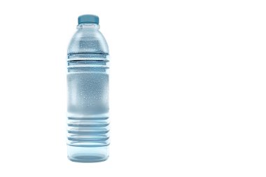 Beyaz arka planda izole edilmiş evcil hayvan suyu şişesi olan 3 boyutlu berrak su. Şişe kesilip yerine senin şişen konabilir..