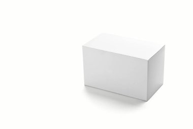 Açık gri arka planda Fotorealistik Düz Meydan Karton Paket Kutusu Model Model. 3 boyutlu görüntüleme. Tasarımınız için model şablonu hazır.