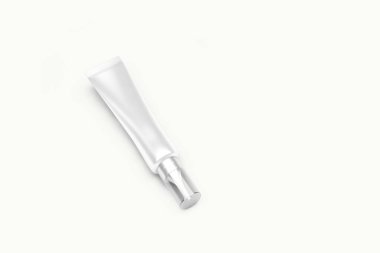 Beyaz arka planda kozmetik modelleme şablonu. Kozmetik ürünleri için plastik kap. Tüp, krem kabı, beyaz arka planda izole edilmiş güzellik ürünleri. 3B görüntüleme.