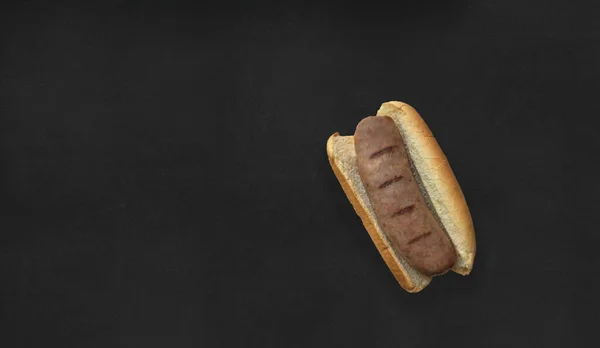 Nahaufnahme Köstlichen Hot Dog Isoliert Auf Schwarzem Hintergrund Passend Für — Stockfoto