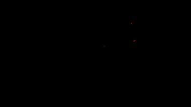 Erimiş lav, karanlıkta kızıla boyanır..