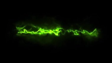Karanlık arka planda elektrik kıvılcımları olan dinamik yeşil yıldırım etkisi