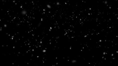 Kayan Yıldızlar ve Parlak Samanyolu Galaksisiyle Görkemli Gece Gökyüzü Gösterisi