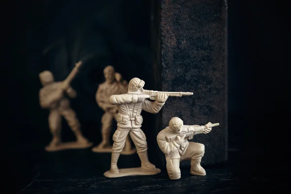 Játék katonák a sötét backgruond Stock Kép