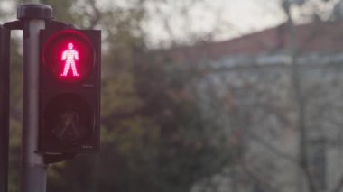 Trafik ışıkları, yeşil ışıklar kırmızıya dönüyor..