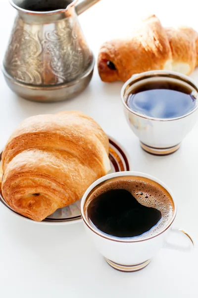 Croissant and coffee — Stock Photo, Image