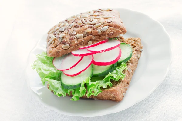 Vegetarian wholemeal sandwich — Stock Photo, Image