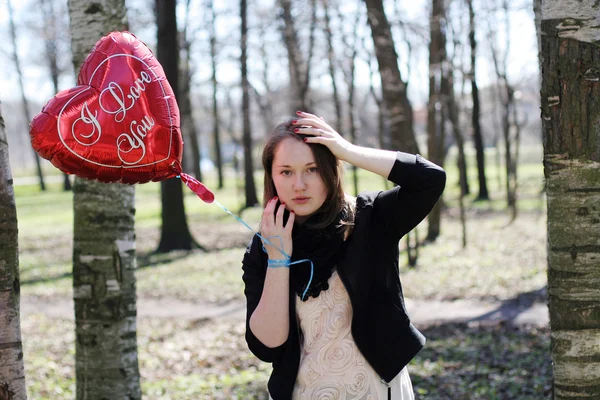 Kalp balon ile kız — Stok fotoğraf