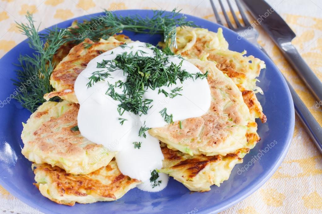fried zucchini fritters with sour cream 