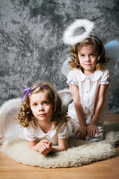 Two little girls with angel wings — Stock Photo, Image