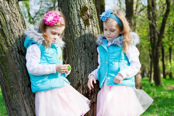 Two little girls in park — Stock Photo, Image