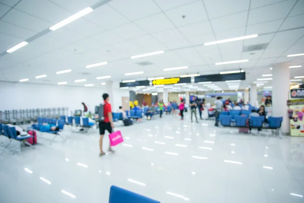 Blurred background : Traveler at airport terminal blur backgroun — Stock Photo, Image