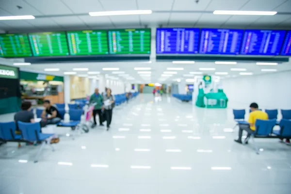 Blurred background : Traveler at airport terminal blur backgroun — Stock Photo, Image