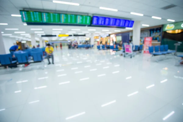 Blurred background : Traveler at airport terminal blur backgroun — Stock Photo, Image