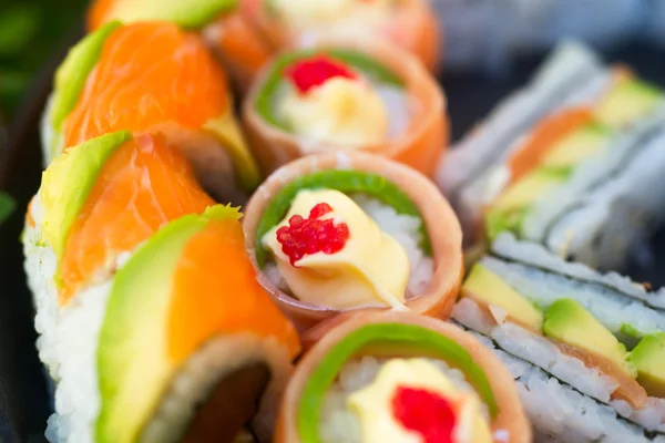 Zestaw sushi z łososiem i avocado — Zdjęcie stockowe