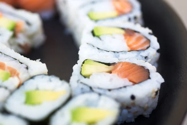 Sada sushi s lososem a avokádem, — Stock fotografie