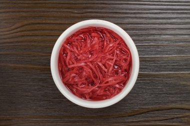 Kırmızı turşu şalgam parçalanmış, geleneksel Japon mutfağı kapat 