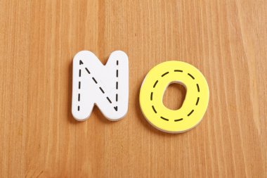 Hayır, büyü tarafından odunsu bulmaca harflerle odunsu arkaplan