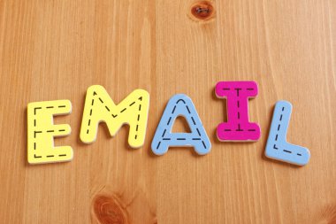 E-posta, büyü tarafından odunsu bulmaca harflerle odunsu arkaplan