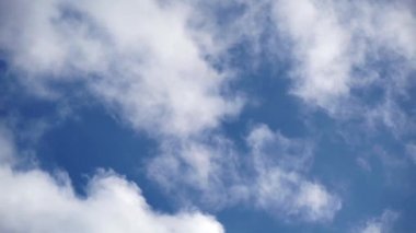 bulutlar ve gökyüzü