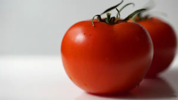 Fresh tomato  isolated on white — Stock Photo, Image