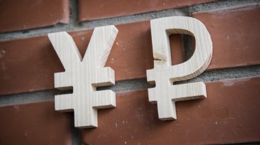 Döviz Yen, bir tuğla duvara Rublesi