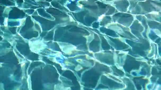 Světelný odraz vody na abstraktní texturu pozadí podlahu bazénu — Stock video
