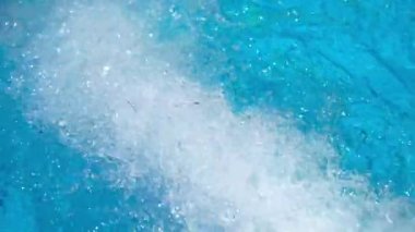 Yüzme Havuzu temiz su ile doldurun.