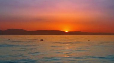 Deniz manzarası üzerinde günbatımı Timelapse